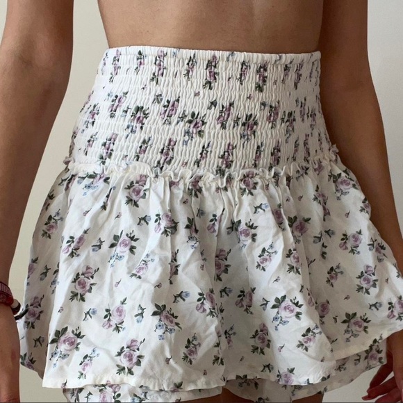 HOLLISTER l Ultra High-Rise Flower Skort - Picture 1 of 4